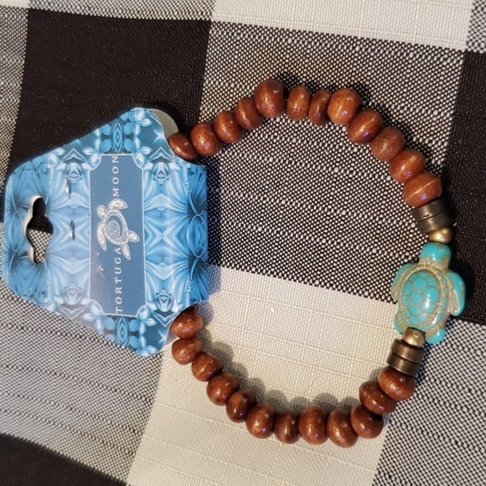 🐻     Tortuga Moon Wood Bead Howlite Stretch Bracelet